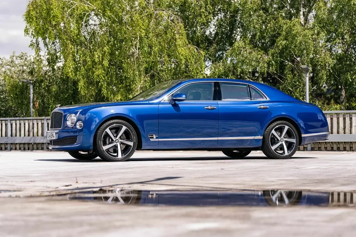 Used Bentley Mulsanne 512 HP (376 kW) 2015 Blue Sedan