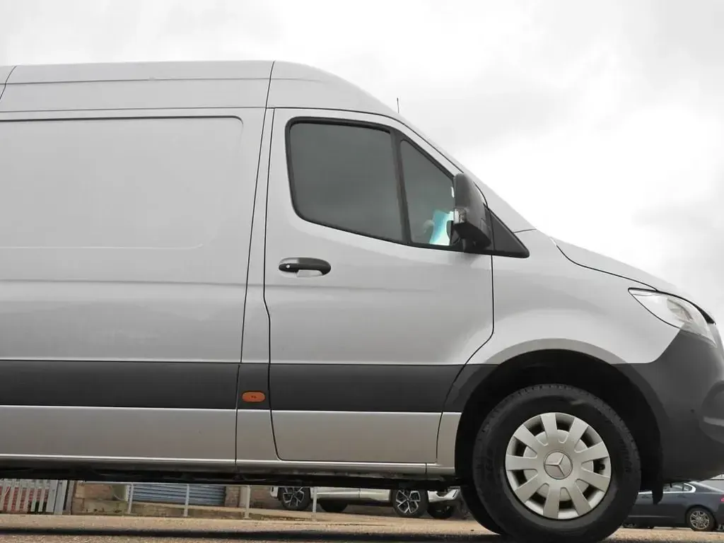 Begagnad Mercedes Sprinter Premium 2023 Silver Van