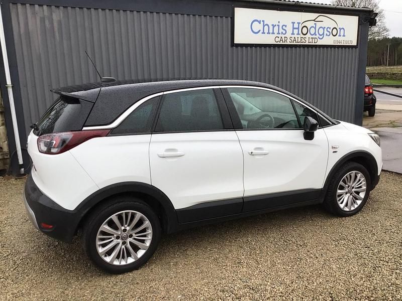 Used Vauxhall Crossland X 130 HP (95 kW) 2020 White SUV