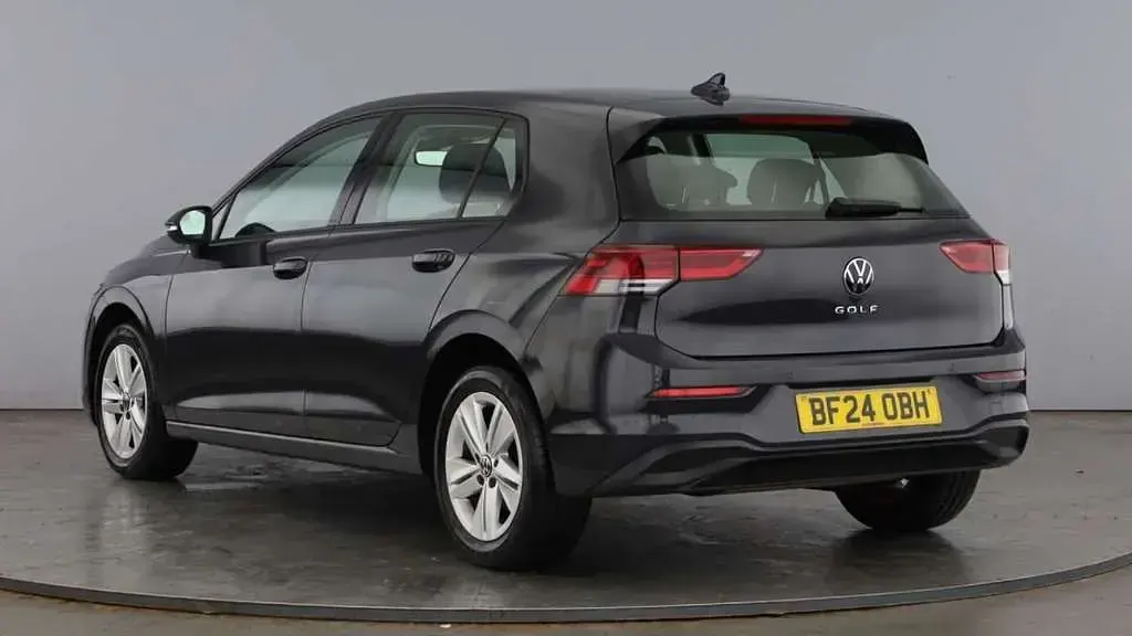 Used VW Golf VIII Life 130 HP (95 kW) 2024 Urano grey Hatchback