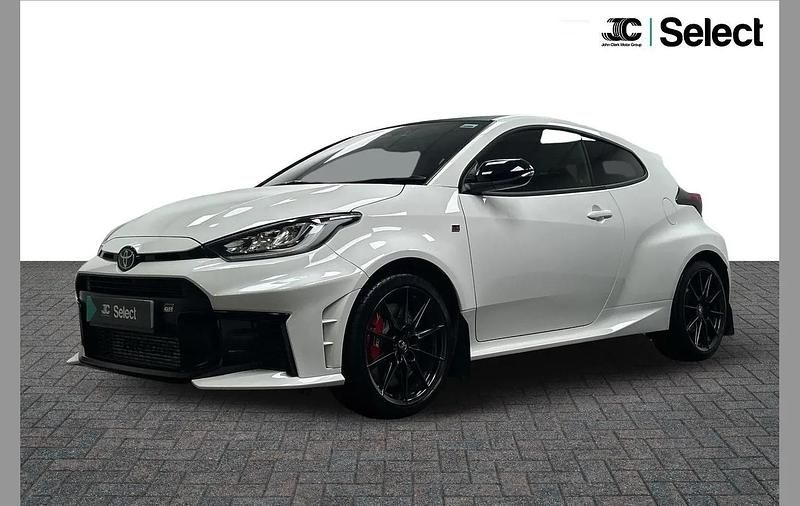 Used Toyota Yaris 257 HP (189 kW) 2024 White Hatchback