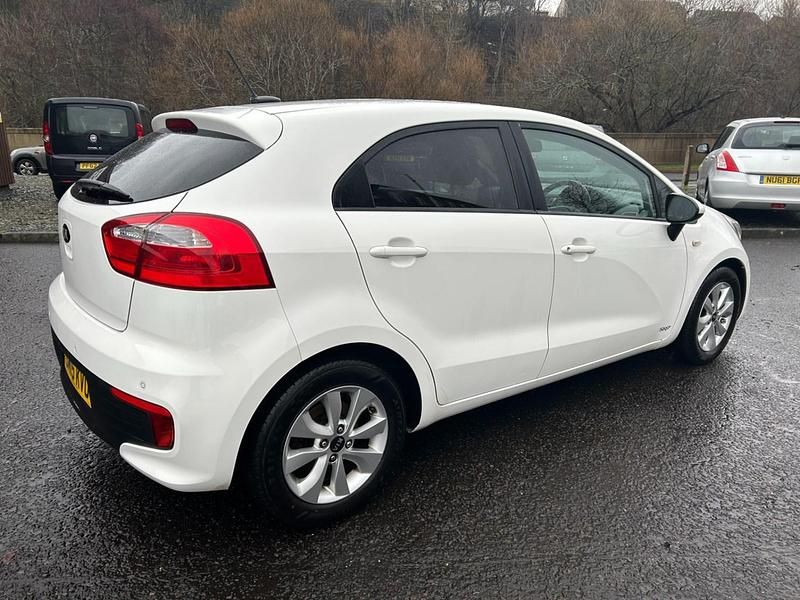 Used Kia Rio 2015 White Hatchback