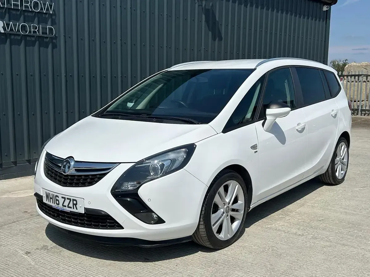 Used Vauxhall Zafira Tourer SRi 140 HP (102 kW) 2016 White MPV