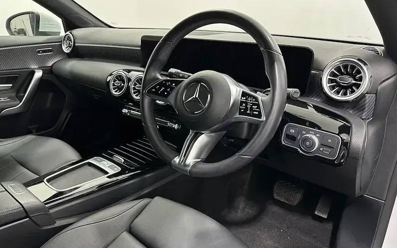 Used Mercedes A200 Executive 163 HP (119 kW) 2023 White Hatchback