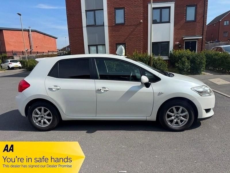 Used Toyota Auris 2008 White Hatchback