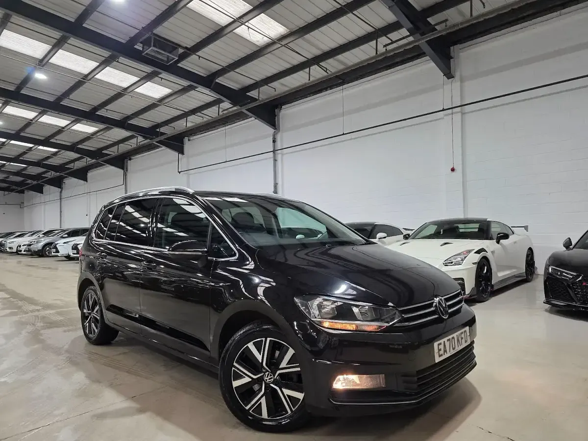 Used VW Touran SEL 150 HP (110 kW) 2020 Black MPV