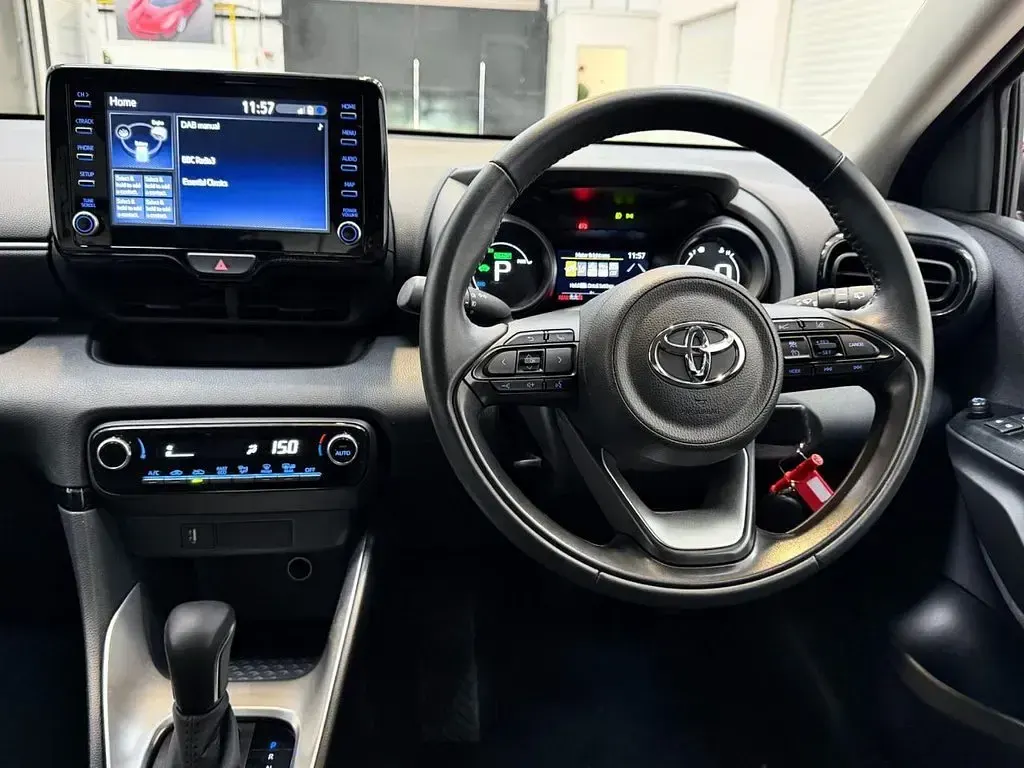 Used Toyota Yaris Design 116 HP (85 kW) 2023 Red Hatchback