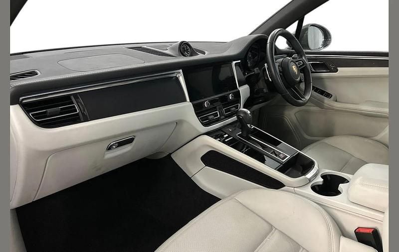 Used Porsche Macan 261 HP (191 kW) 2022 Grey SUV