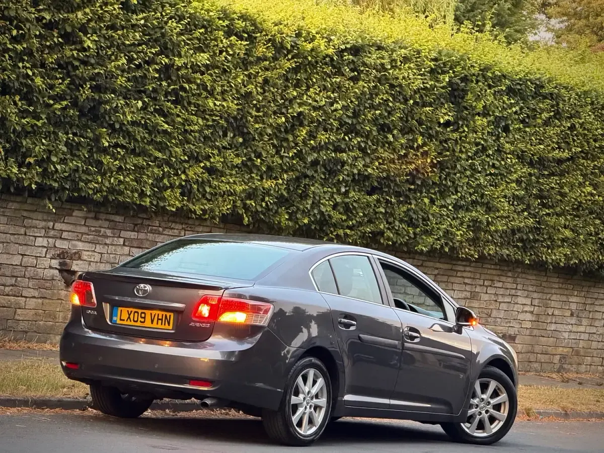 Used Toyota Avensis 124 HP (91 kW) 2009 Grey Sedan