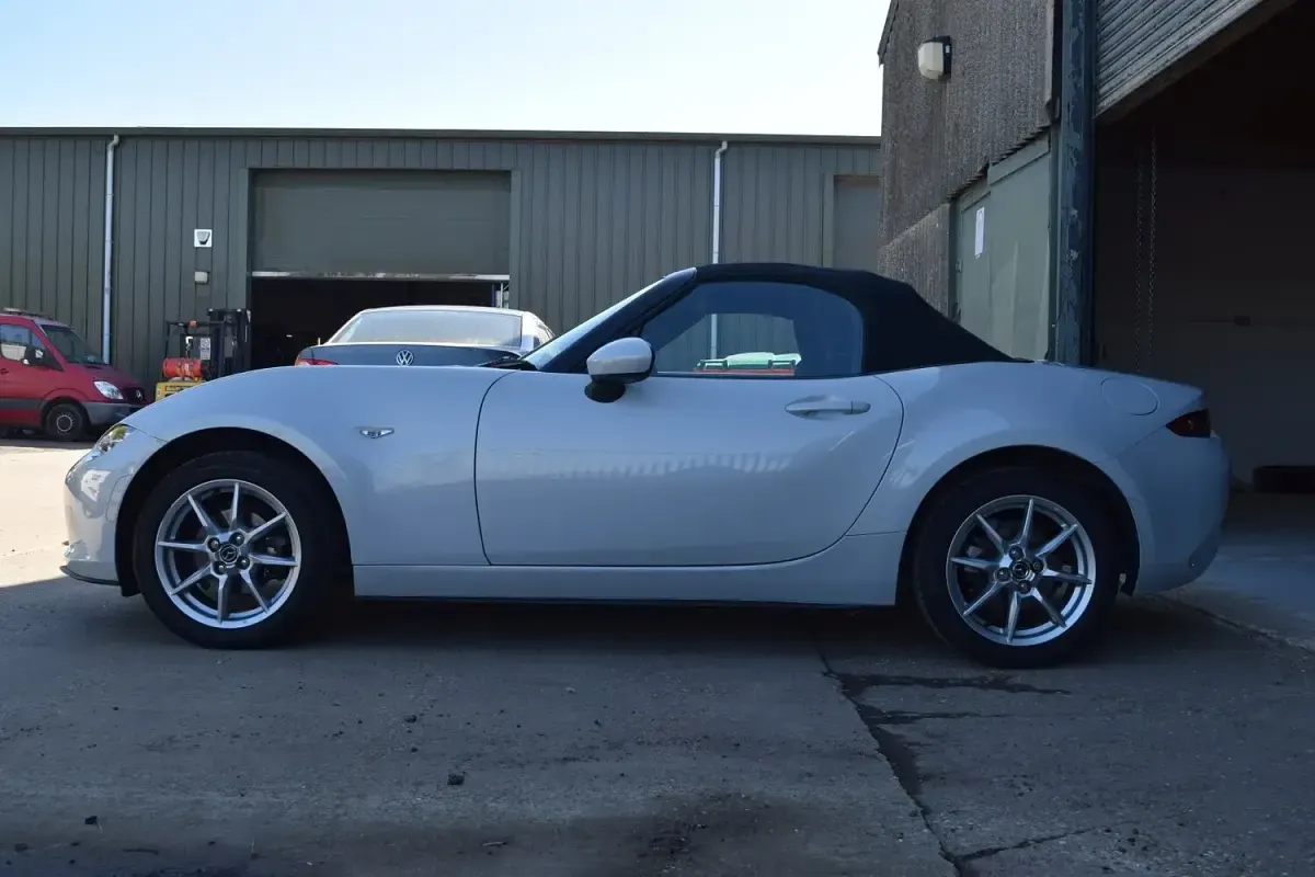 Used Mazda MX5 131 HP (96 kW) 2015 Silver Cabriolet