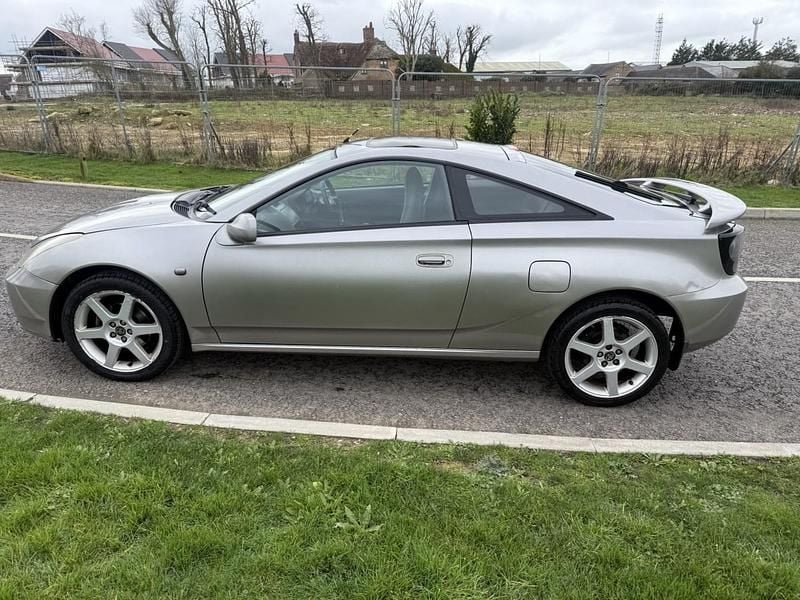 Used Toyota Celica 190 HP (139 kW) 2001 Silver Coupe