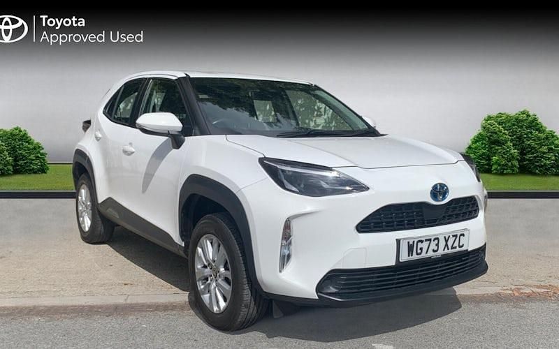 Used 2025 Toyota Yaris Hybrid Estate | £17,690 (Super price) - Image 1/2