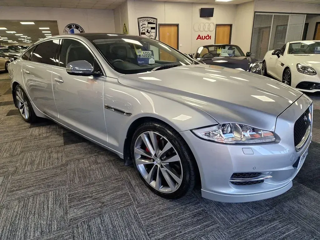 Usado Jaguar XJ Portfolio 2015 Plateado Berlina