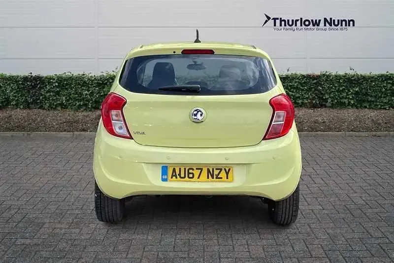 Second-hand Vauxhall Viva 75 CP (55 kW) 2017 Verde Hatchback