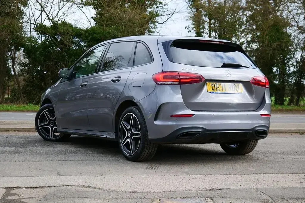 Usado Mercedes B250e Executive 2021 Cinzento Monovolume