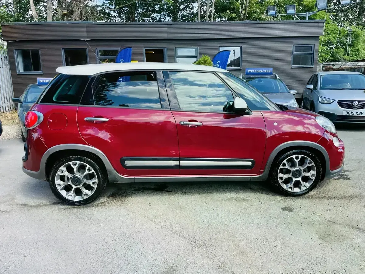 Used Fiat 500L Trekking 2014 Red/white MPV