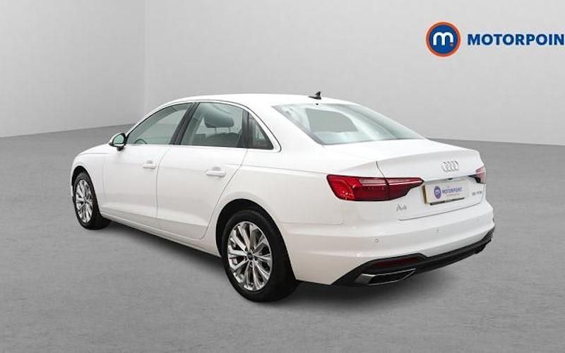 Usado Audi A4 150 HP (110 kW) 2023 Branco Sedan