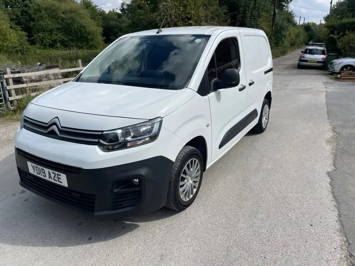 Used Citroën Berlingo 75 HP (55 kW) 2019 White MPV