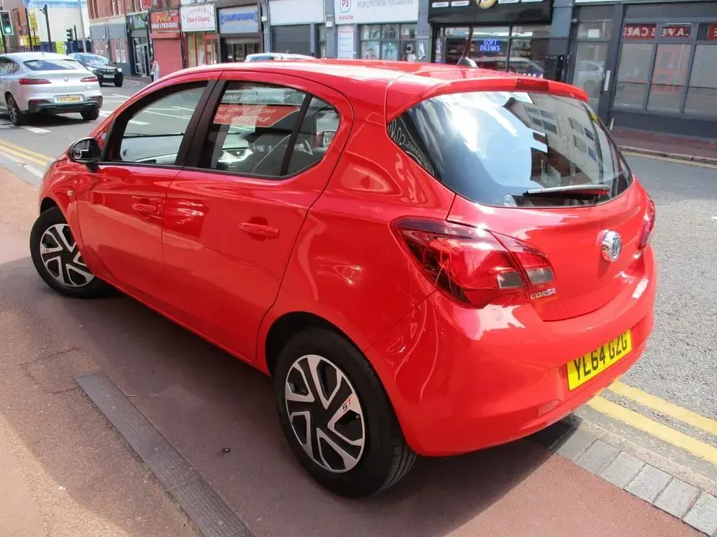 Used Vauxhall Corsa Design Edition 95 HP (69 kW) 2015 Red Hatchback