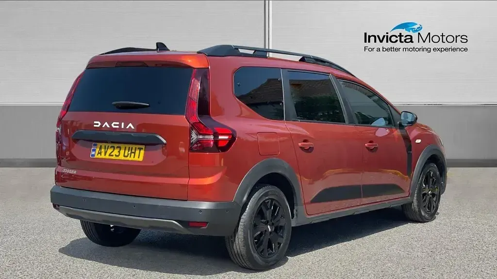 Used Dacia Jogger Extreme 109 HP (80 kW) 2023 Brown MPV