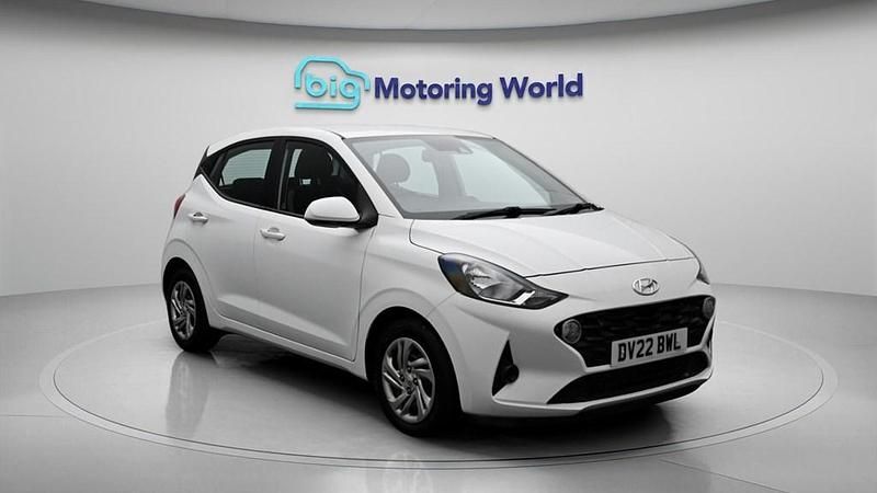 Used Hyundai i10 SE 67 HP (49 kW) 2022 White Hatchback
