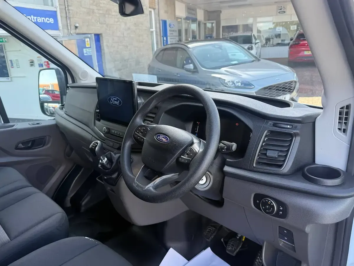 Used Ford Transit 130 HP (95 kW) 2025 White Van