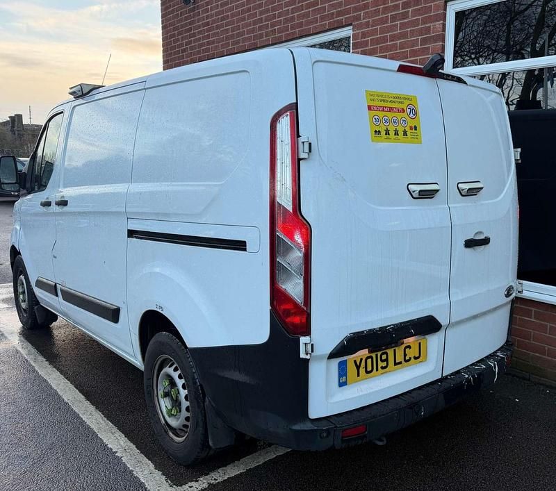 Used Ford Transit Custom 105 HP (77 kW) 2019 White Van