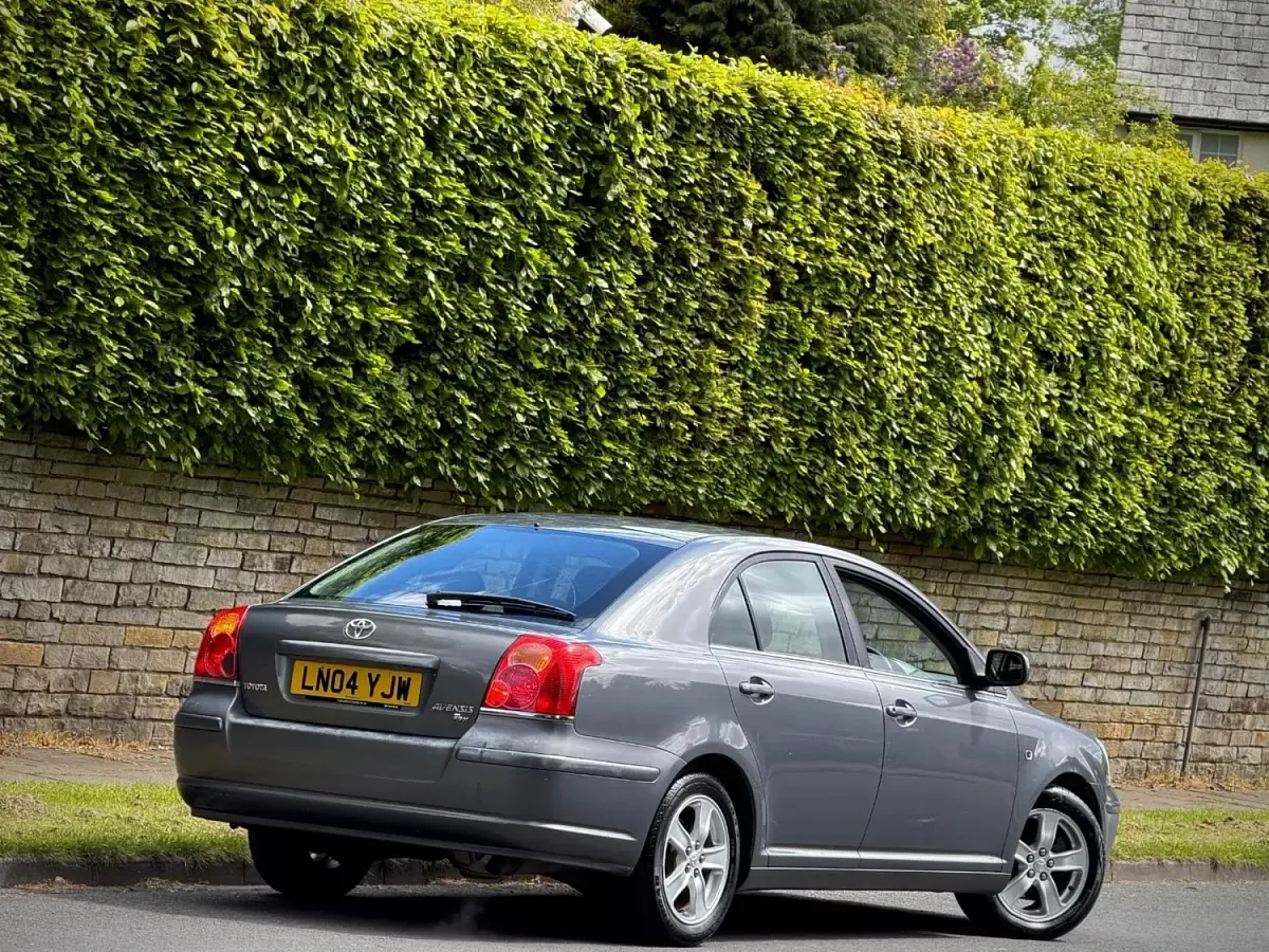 Usado Toyota Avensis T3 2004 Prateado Citadino