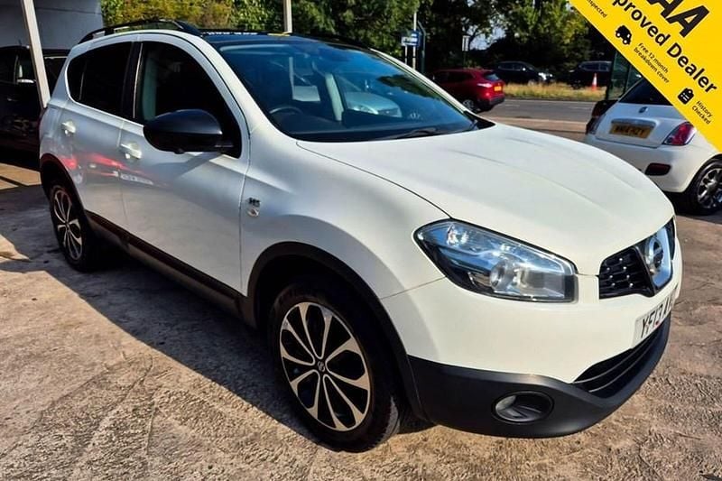 White Used 2013 Nissan Qashqai 360º SUV | £2,990 (Good price) - Image 1/1