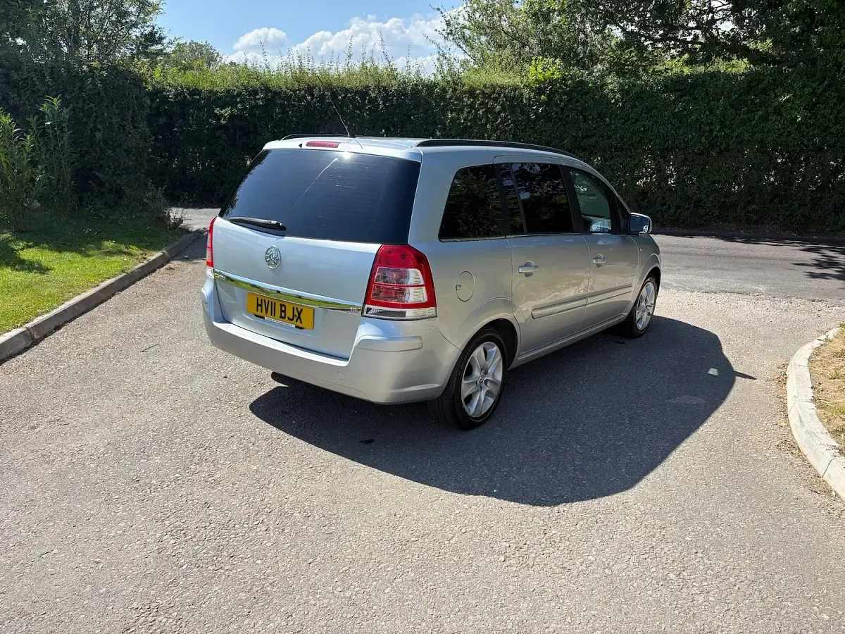 Used Vauxhall Zafira 140 HP (102 kW) 2011 Silver MPV