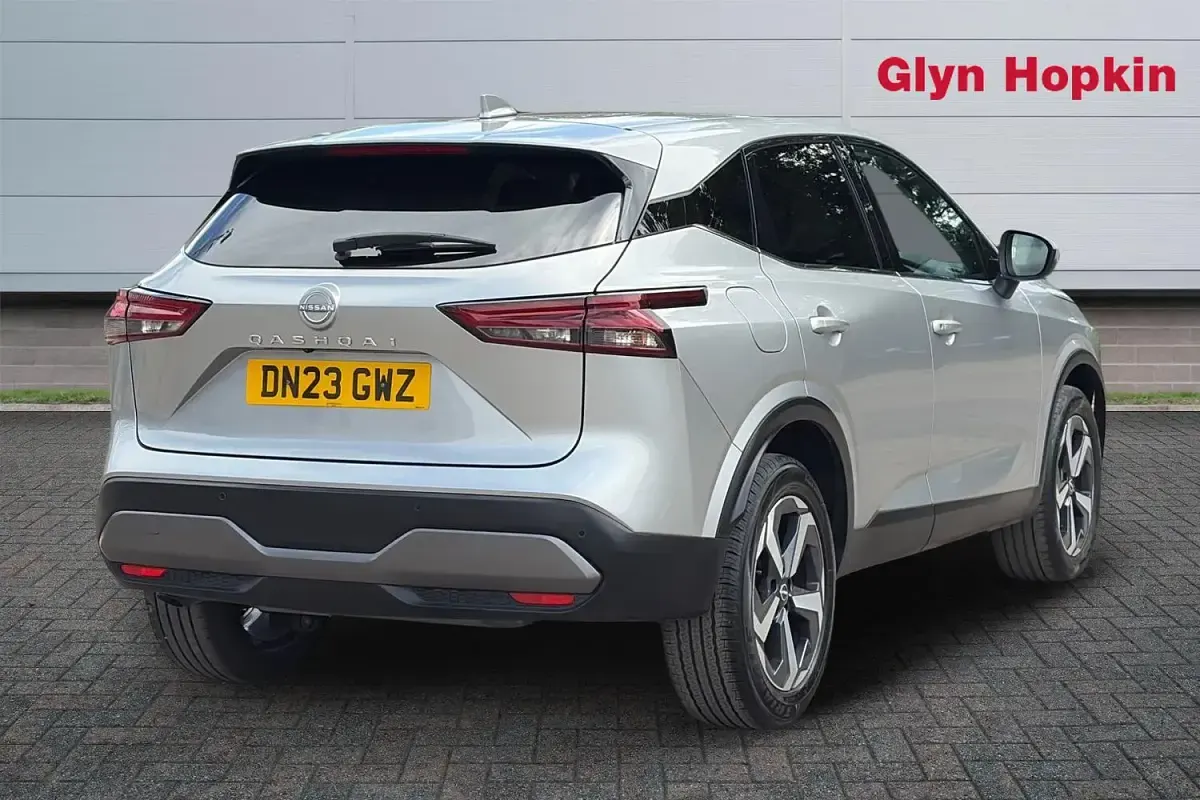 Used Nissan Qashqai N-Connecta 140 HP (102 kW) 2023 Silver SUV