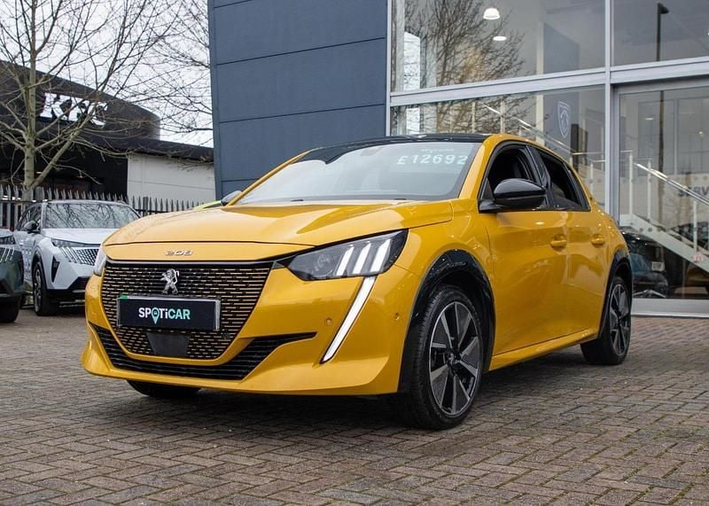 Used Peugeot e-208 Premium 98 kW (134 HP) 2021 Yellow Hatchback