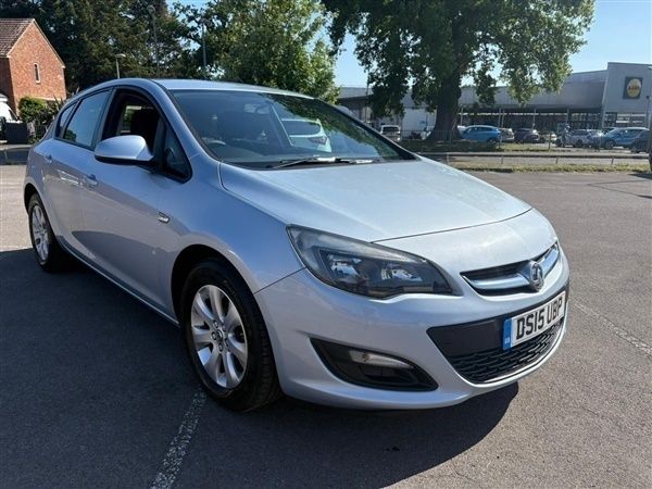 Silver Used 2015 Vauxhall Astra Design Edition Hatchback | £3,200 (A bit pricey) - Image 1/1
