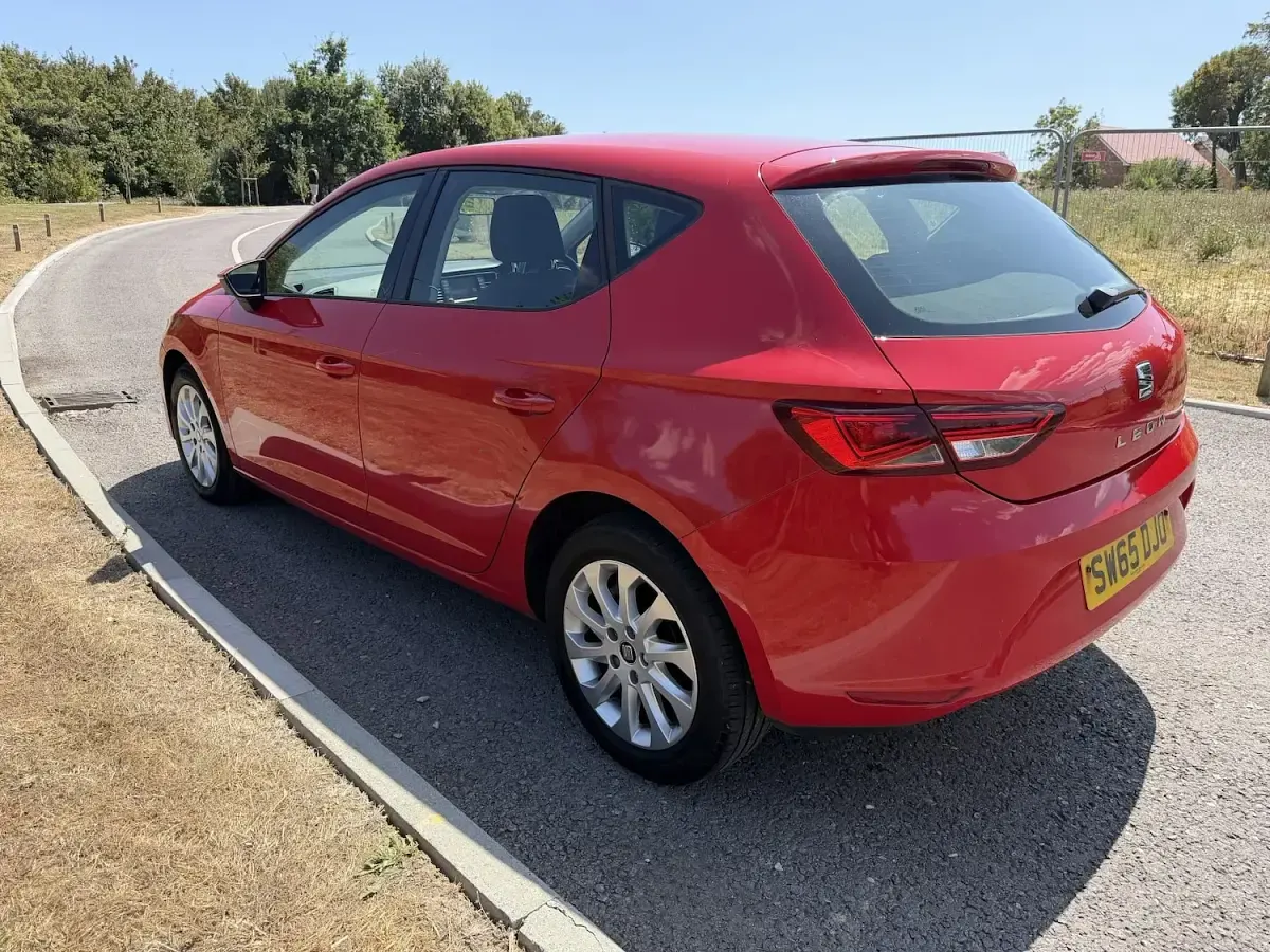 Used Seat Leon SE 110 HP (80 kW) 2015 Red Hatchback