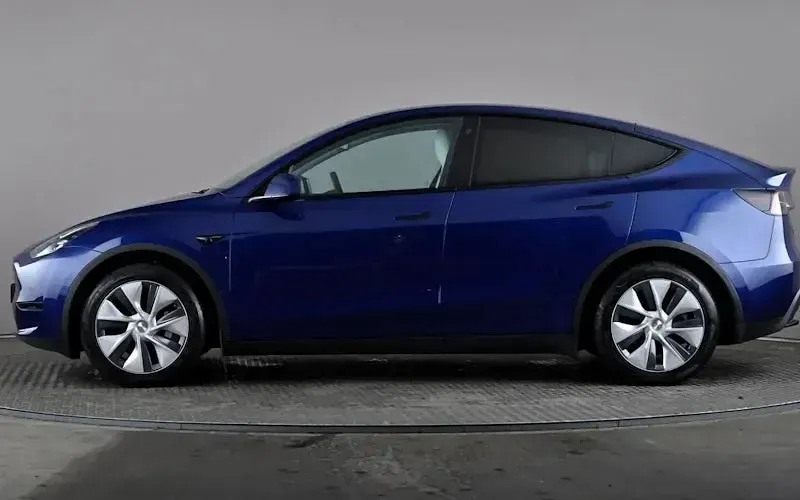 Używany Tesla Model Y Long Range AWD 286 kW (389 KM) 2025 SUV
