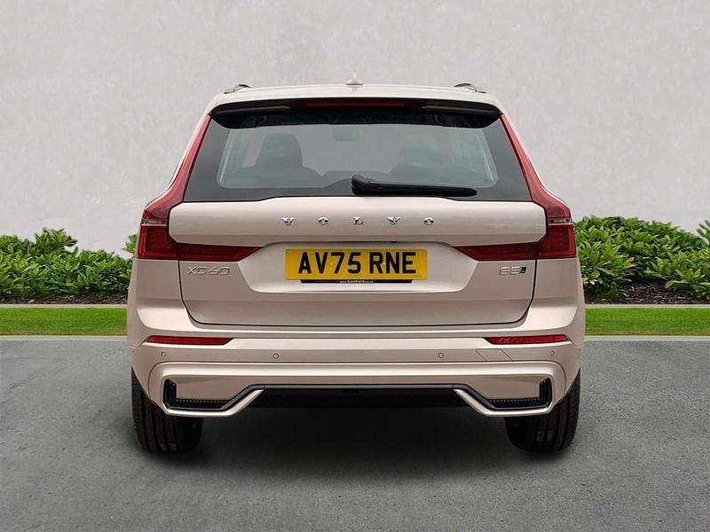 Used Volvo XC60 Plus 247 HP (181 kW) 2025 Gold SUV