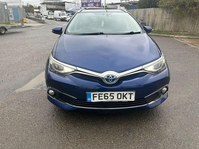Blue Used 2015 Toyota Auris Hybrid Estate | £4,790 - Image 1/4