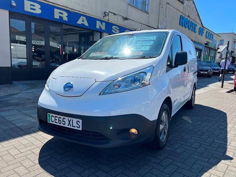 Used Nissan e-NV200 Tekna 80 kW (109 HP) 2015 White MPV