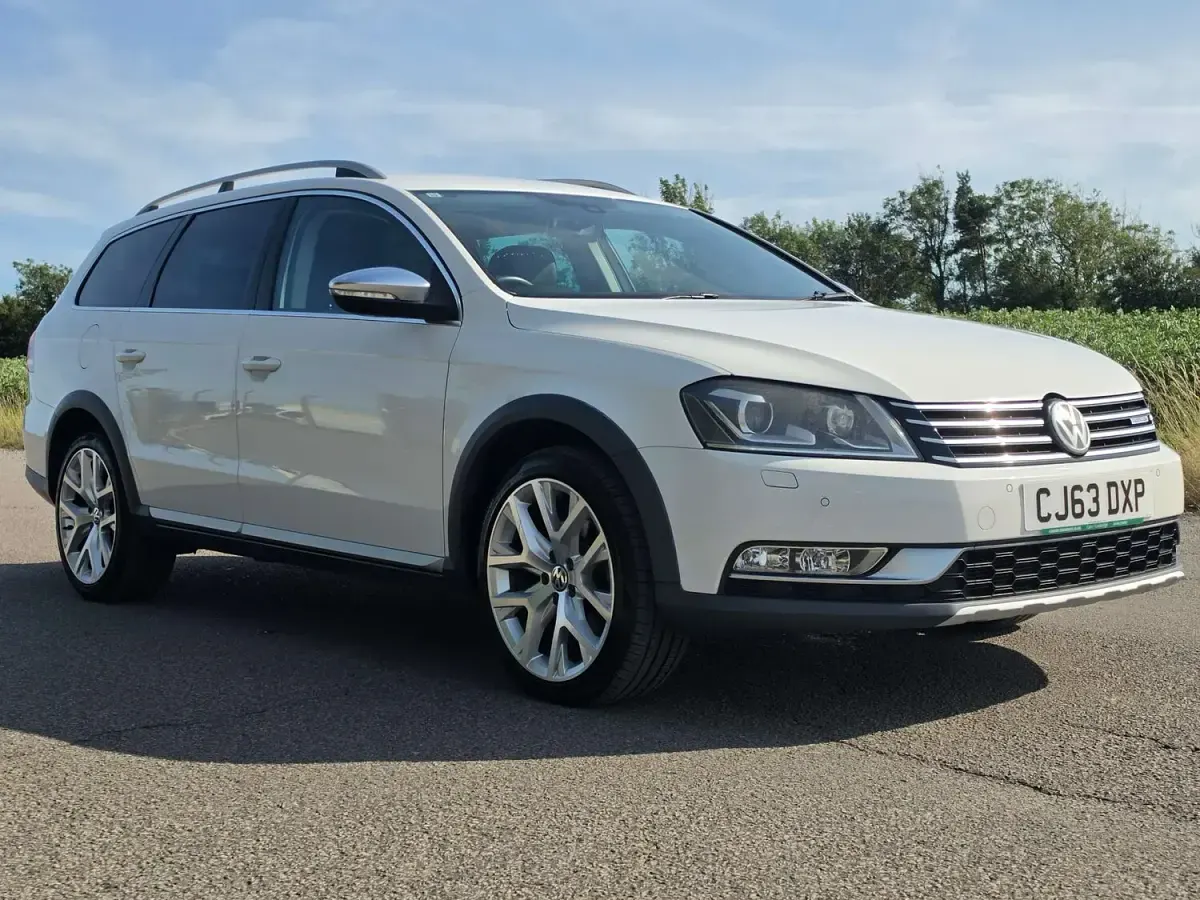 Used VW Passat Alltrack S 2013 White Estate
