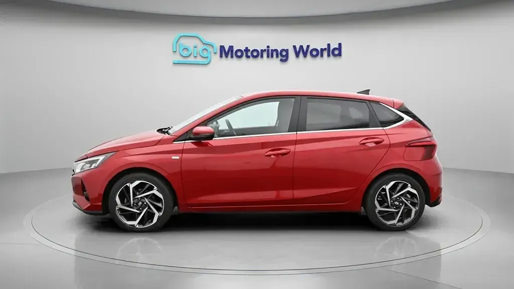 Used Hyundai i20 Premium 100 HP (73 kW) 2022 Red Hatchback
