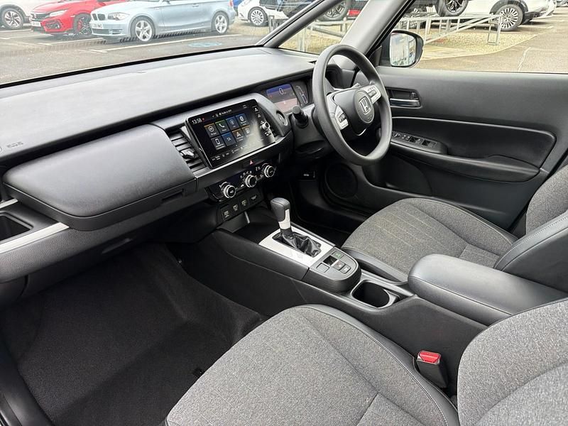 Used Honda Jazz Hybrid 109 HP (80 kW) 2021 White Hatchback