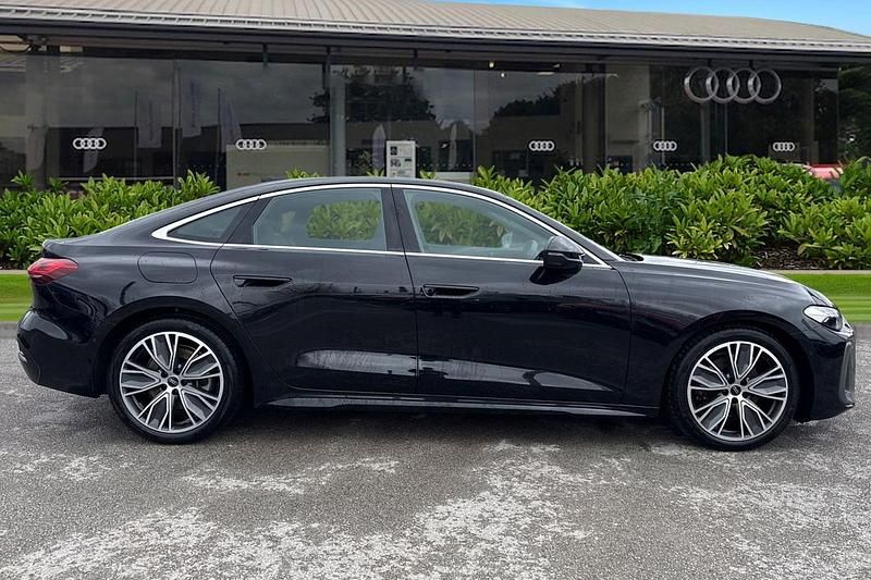 Begagnad Audi A5 S-Line 204 HK (150 kW) 2024 Grå Sedan