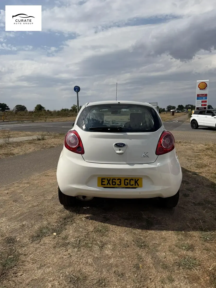 Used Ford Ka 68 HP (50 kW) 2013 White Hatchback