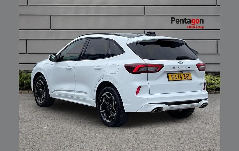 Usado Ford Kuga ST-Line X 239 CV (175 kW) 2024 Blanco SUV