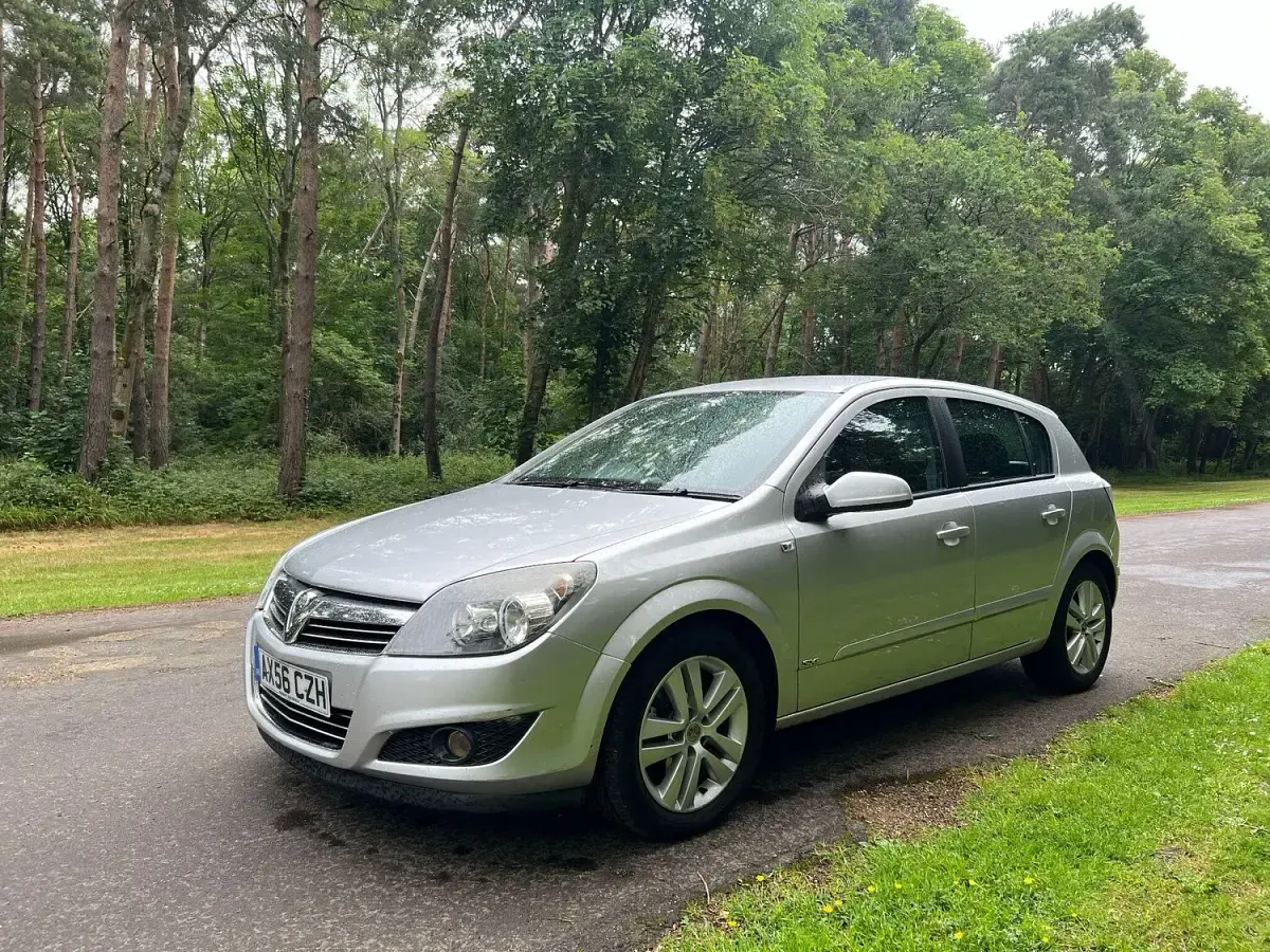 Used Vauxhall Astra 140 HP (102 kW) 2007 Silver Hatchback