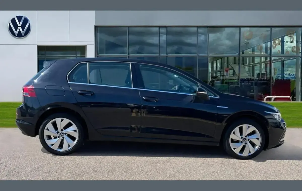 Used VW Golf VIII Style 128 HP (94 kW) 2021 Black Hatchback
