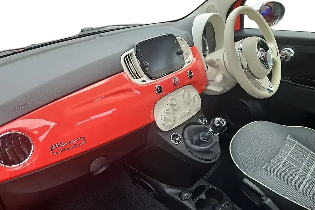 Used Fiat 500 Lounge 70 HP (51 kW) 2021 Coral pink Hatchback