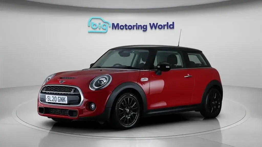 Begagnad Mini Cooper S Classic 192 HK (141 kW) 2020 Röd Halvkombi