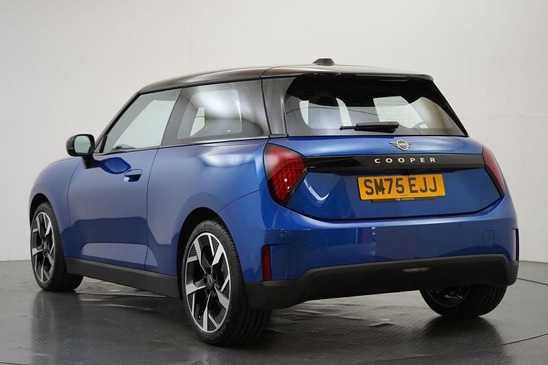 Używany Mini Cooper Hatch 133 kW (181 KM) 2025 Niebieski Hatchback