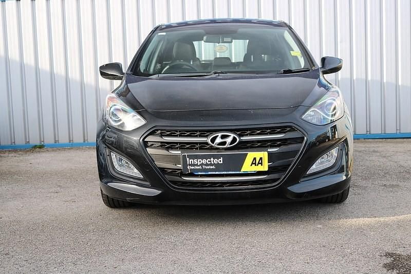 Used Hyundai i30 89 HP (65 kW) 2015 Black Estate
